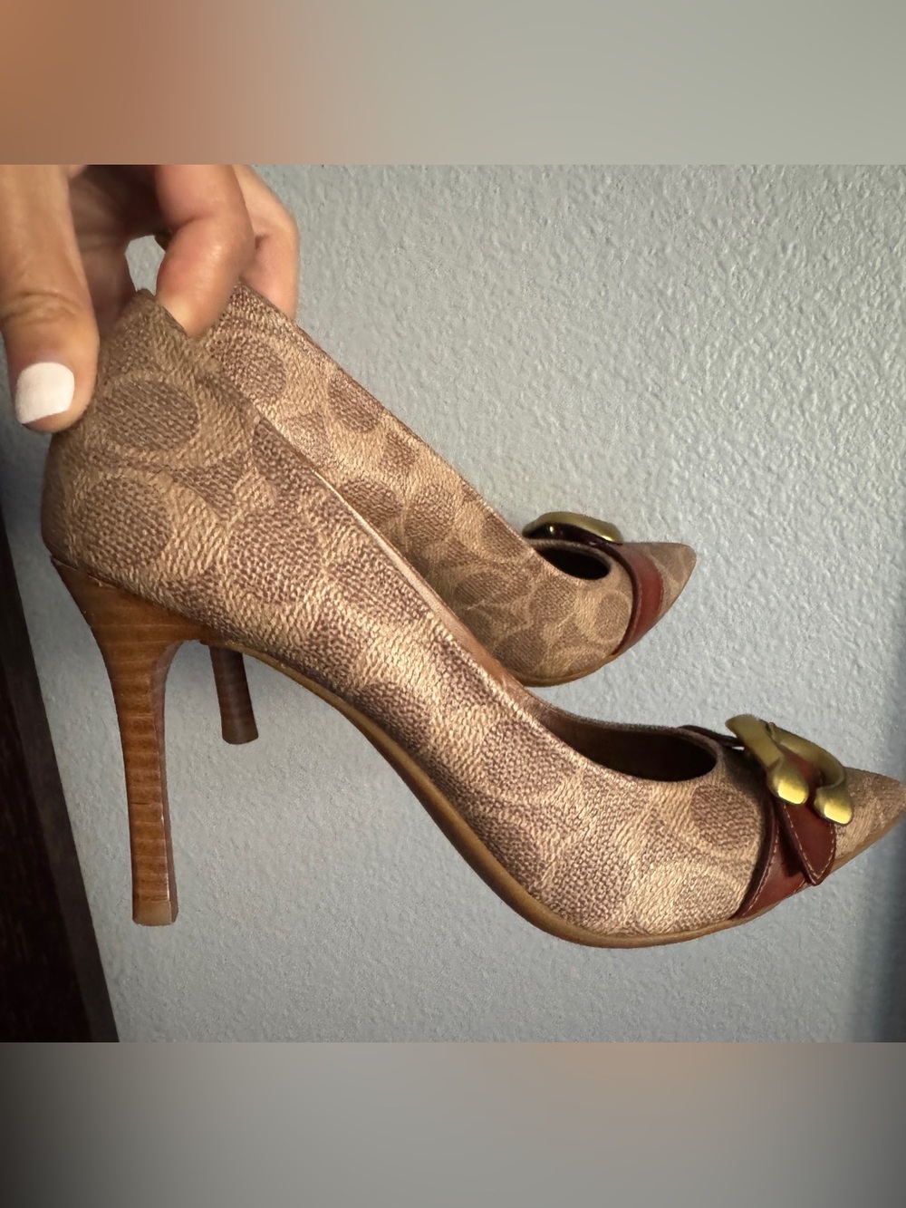 Coach Waverly signature buckle pumps - Picture 3 of 6